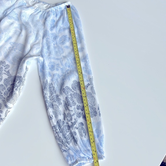 Loft blouse beautiful dotted Flower design - Picture 7 of 10